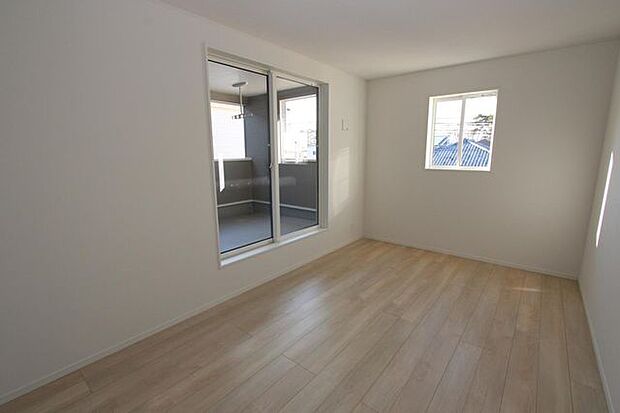 2階の洋室 全室2面採光です♪