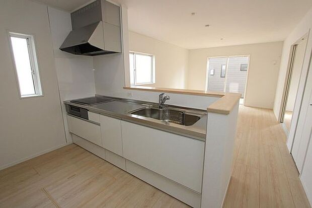 カウンターキッチンは、お子様の様子を家事をしながら見れるので安心♪