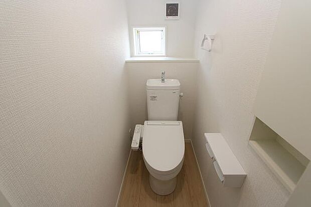 写真は1階トイレですが、2階にもあります♪