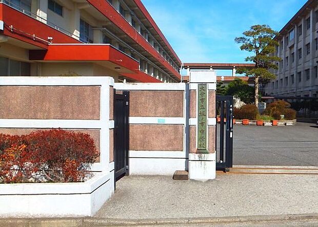 大分市立坂ノ市中学校 674m