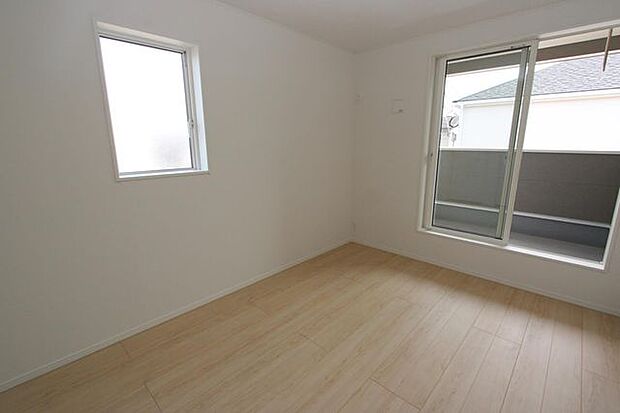 2階の洋室 全室2面採光です♪