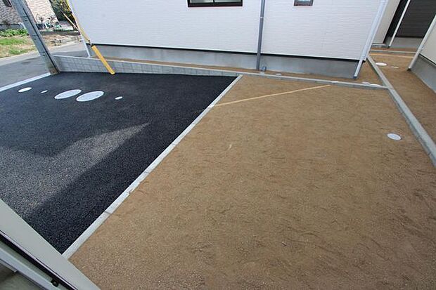 ちょっとしたお庭が付いてます♪ガーデニング等多目的に使えそうです。