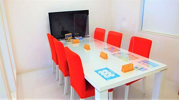 個室の商談ブース【大】ございます ご不明な事は何でもご相談ください