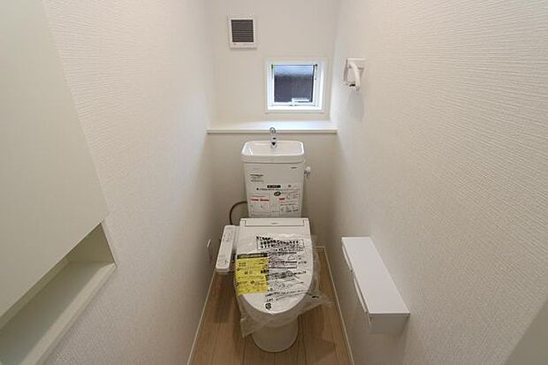 写真は1階トイレですが、2階にもあります♪