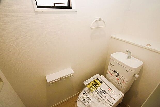 写真は1階トイレですが、2階にもあります♪
