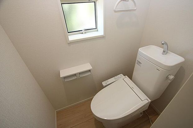 写真は1階トイレですが、2階にもあります♪