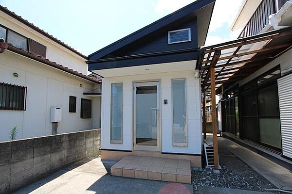 離れがあります♪　ちょっとしたお店や教室　二世帯住宅としても♪