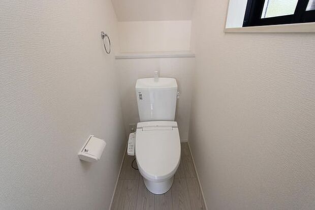 写真は1階トイレですが、2階にもあります♪