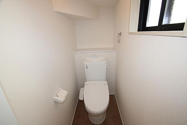 写真は1階トイレですが、2階にもあります♪