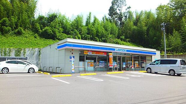 ローソン　スポーツ公園東店 820m