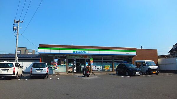 ファミリーマート　六坊北町店 874m