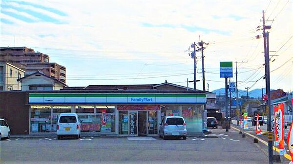 ファミリーマート　大分南春日店 489m