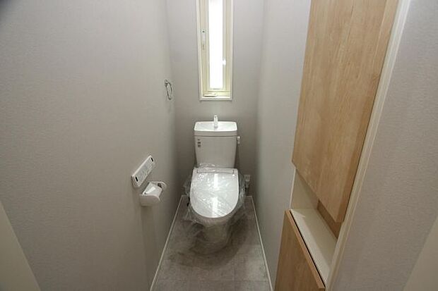 写真は1階トイレですが、2階にもあります♪