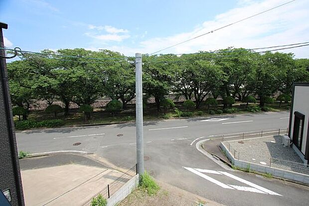 裏川緑地が近くにあるので、桜の時期は綺麗です♪