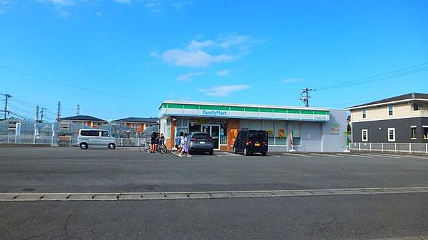 ファミリーマート 大分大在北1丁目店 761m