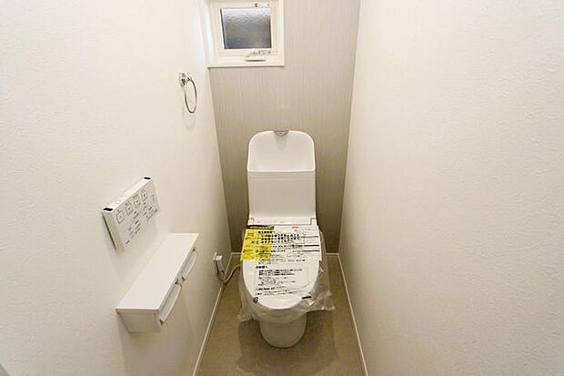 写真は1階トイレですが、2階にもあります♪