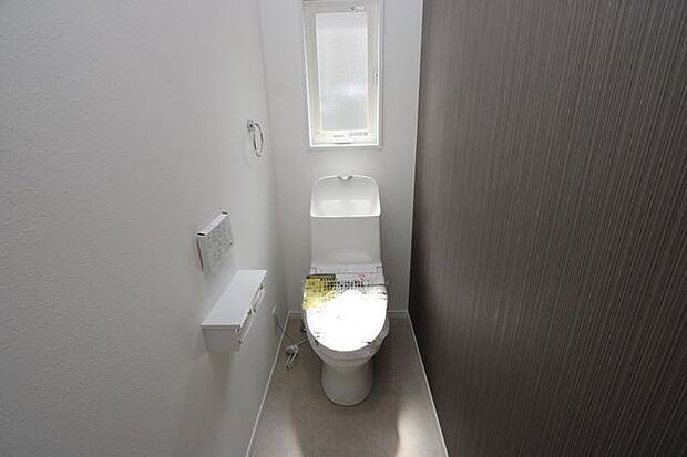 写真は1階トイレですが、2階にもあります♪