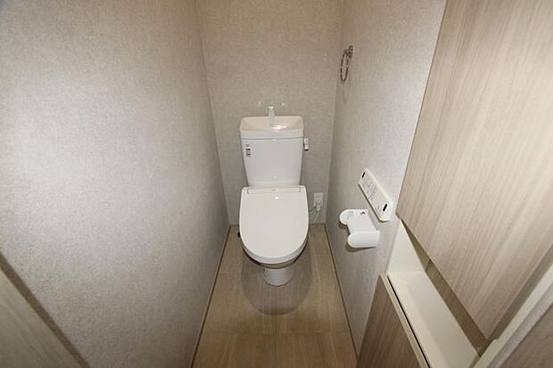 写真は1階トイレですが、2階にもあります♪