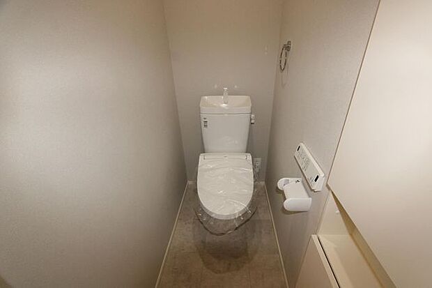 写真は1階トイレですが、2階にもあります♪