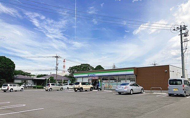 ファミリーマート大分鶴崎店 459m
