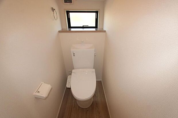 写真は1階トイレですが、2階にもあります♪