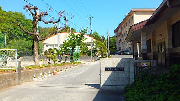 大分市立滝尾中学校 1069m