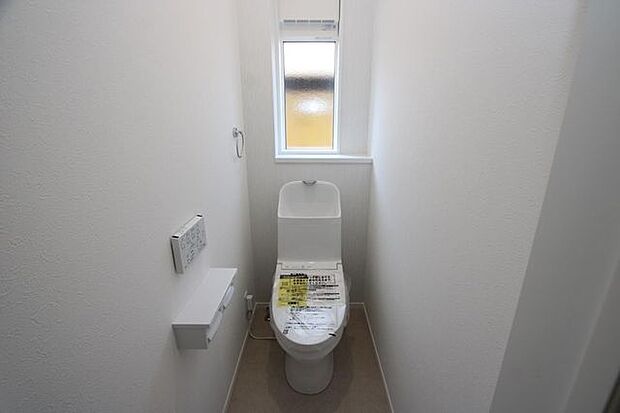 写真は1階トイレですが、2階にもあります♪
