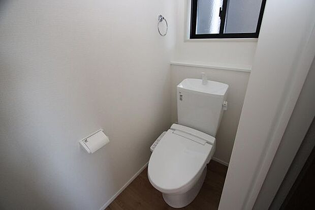 写真は1階トイレですが、2階にもあります♪