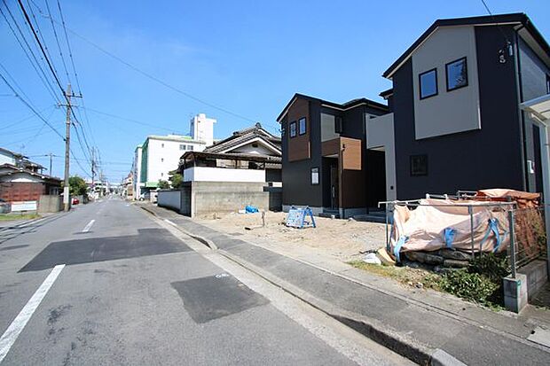 前面道路が広くて入りやすいです♪