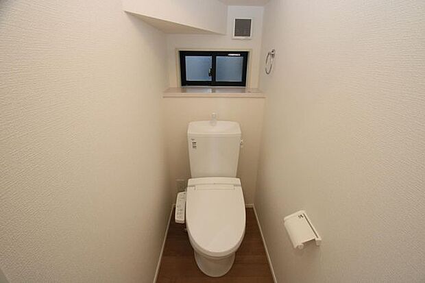 写真は1階トイレですが、2階にもあります♪