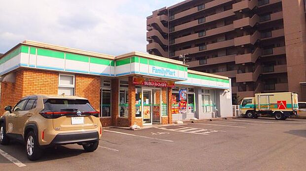 ファミリーマート 大分萩原4丁目店 431m