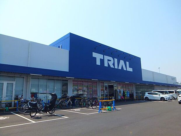 トライアル皆春店 1301m