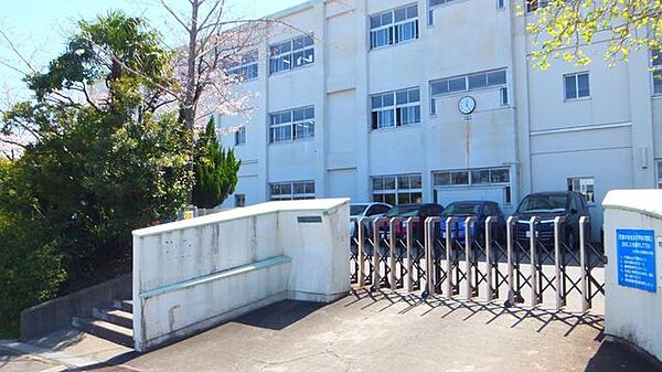 大分市立明野東小学校 740m