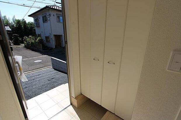 大きなシューズクローゼットが付いています♪