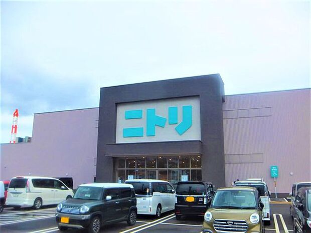 ニトリ鶴崎店 293m