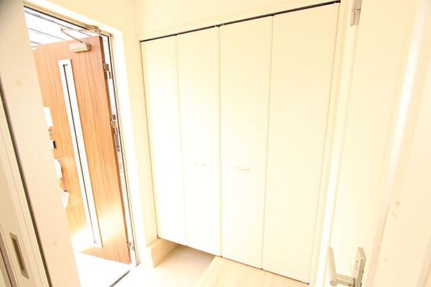 大きなシューズクローゼットが付いています♪