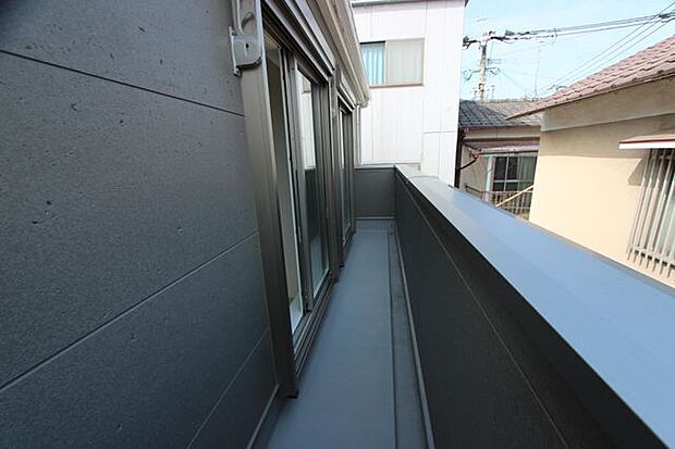 バルコニーは、2室から行き来出来るのがおススメです♪