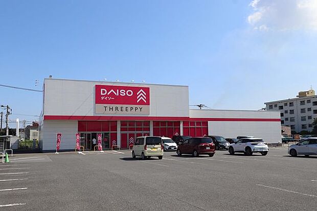 ダイソー大分新川店 715m