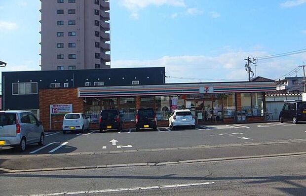 セブンーイレブン大分下郡東店 327m
