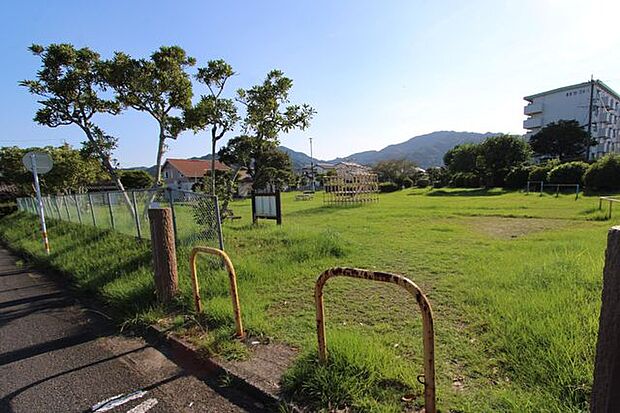 寒田エリアは大きな公園が多く、子育て環境に良い物件です♪
