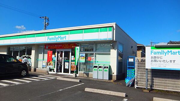 ファミリーマート寺崎町一丁目店 152m