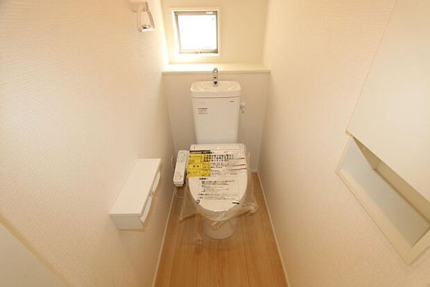 写真は1階トイレですが、2階にもあります♪