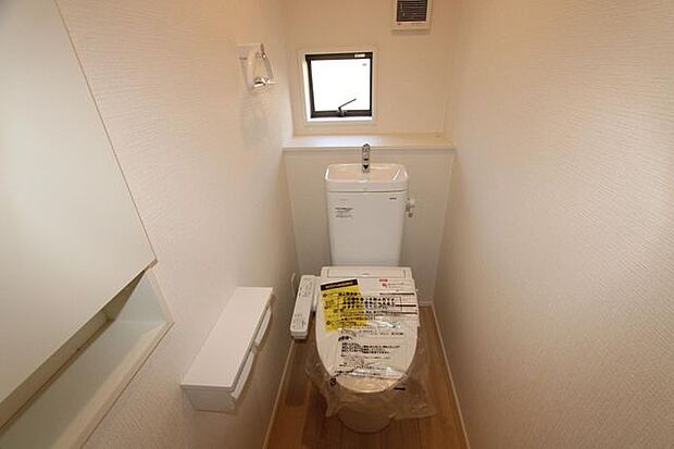写真は1階トイレですが、2階にもあります♪
