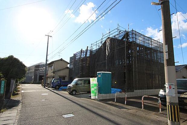 南面道路で日当たり良好♪マックスバリューと牧駅が徒歩5分圏内にあります♪