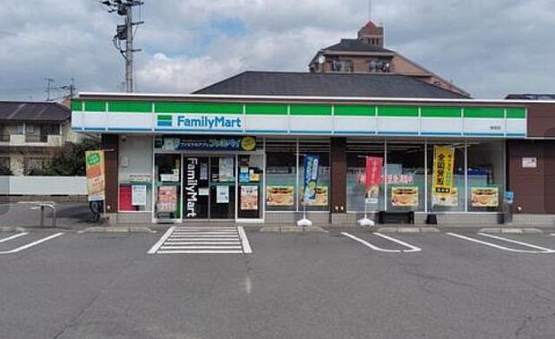 ファミリーマート賀来店 273m