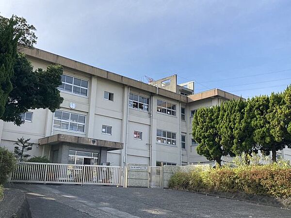 大分市立明野西小学校 922m