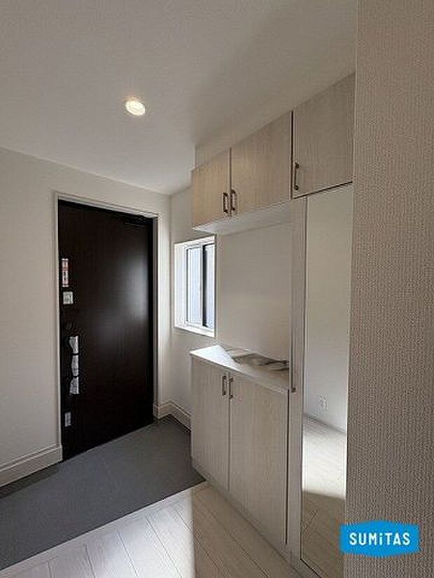 玄関収納もたっぷり◎全身鏡があるのでチェックして行ってきます!