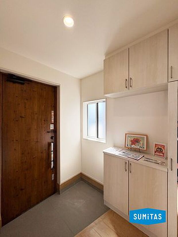 玄関収納もたっぷり