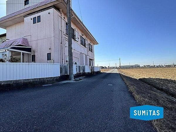 北西側の接道は幅員約4.0m