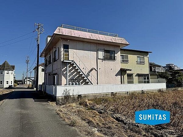 南側からの外観